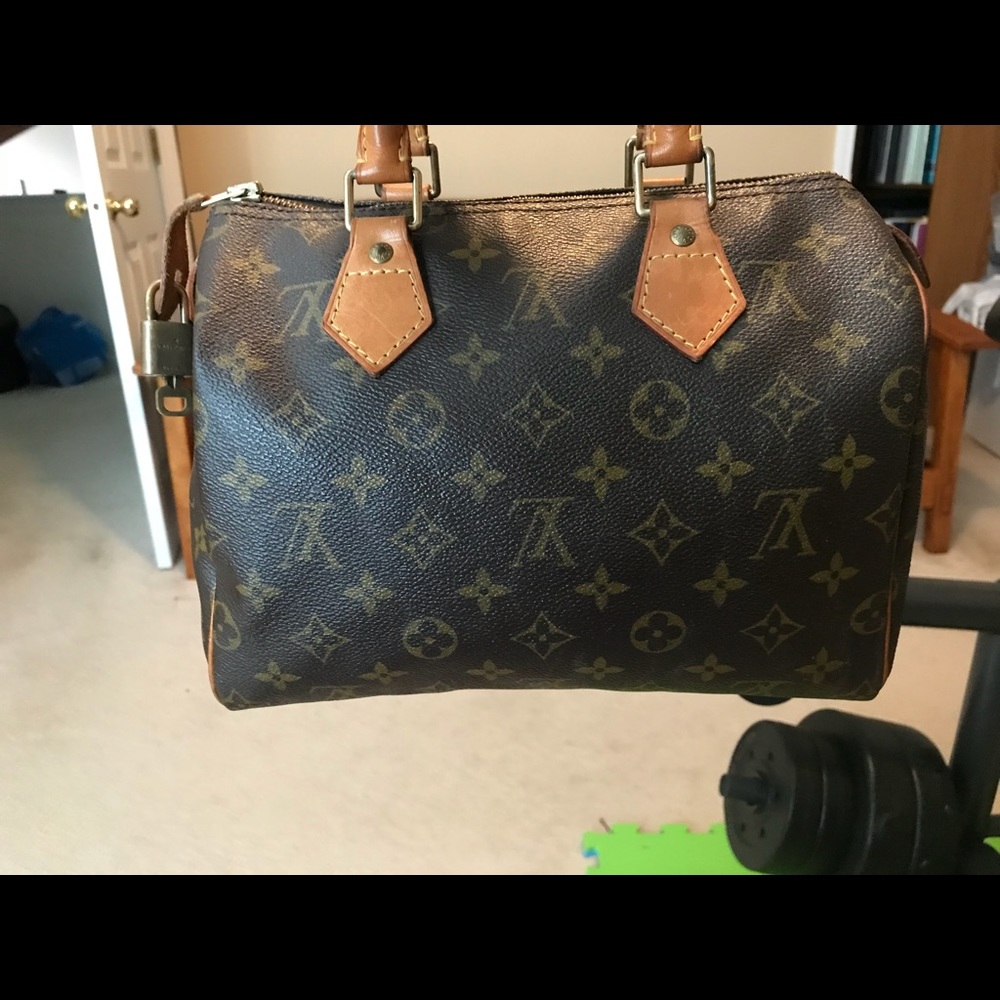 Authentic LV Speedy 25. Great Condition